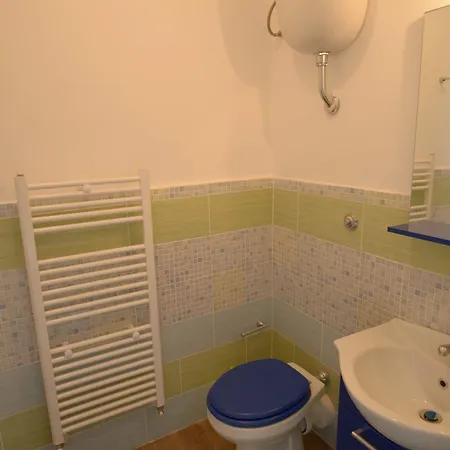 Bed & Breakfast A Due Passi Dal Centro 3*